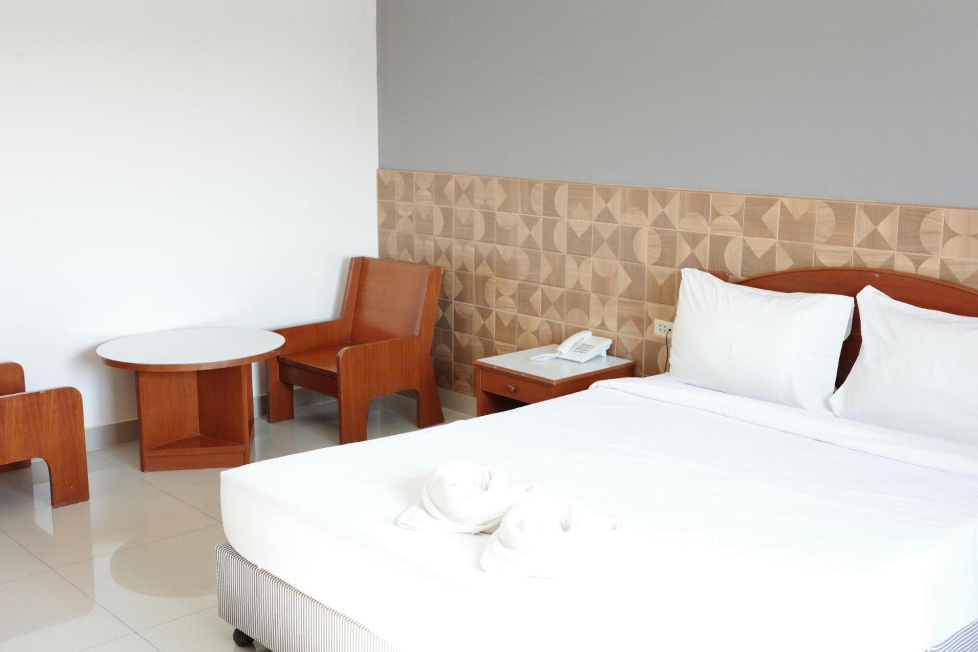 Bansuan Resort Nakhon Sawan Exterior photo